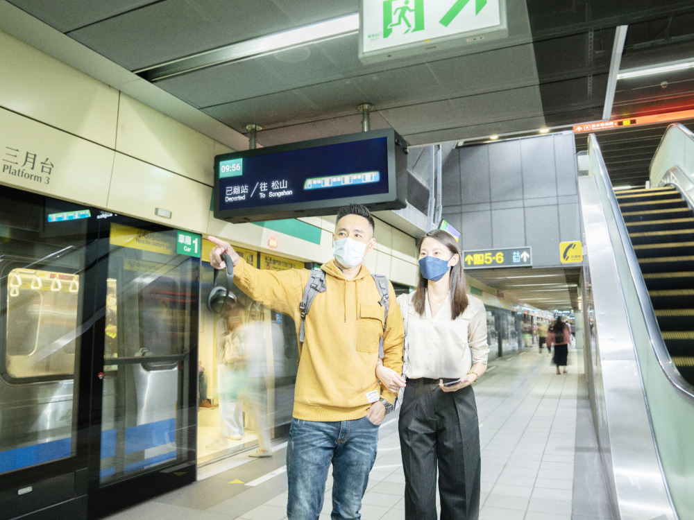 FUN88樂天旗下達擎之客製化TARTAN顯示器，於台北捷運中山站亮相。以獨特長條型比例與高畫質特色，為台北捷運站帶來嶄新的都會車站風貌