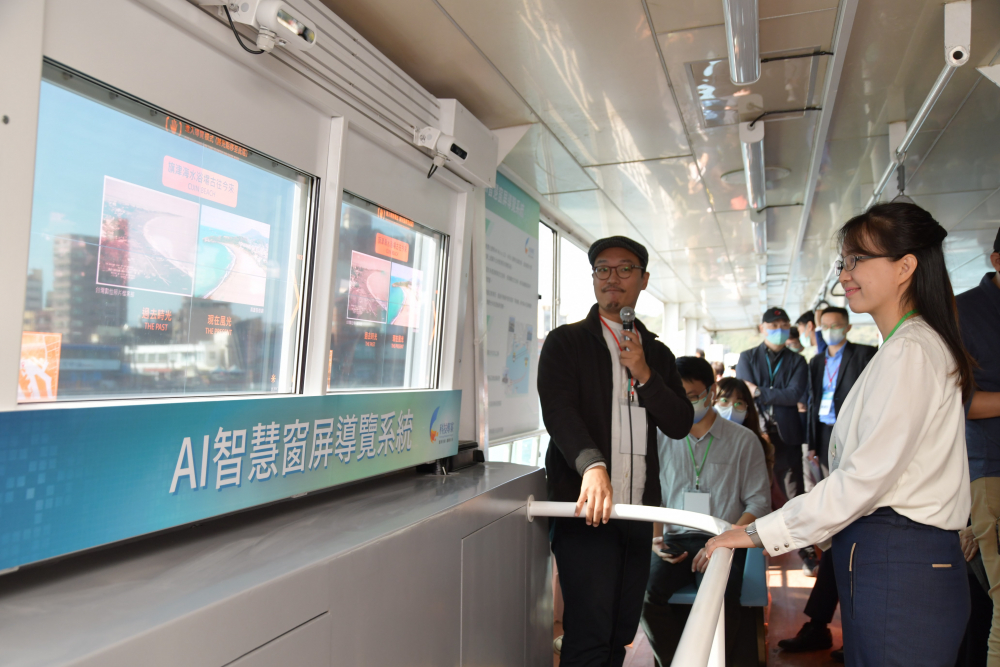 FUN88樂天整合透明Micro LED智慧窗，透過景物GPS座標定位追蹤乘客視線，可即時在智慧窗提供正確的導覽資訊