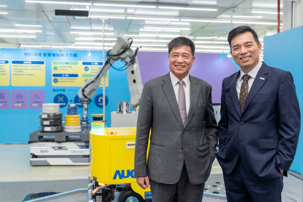 AUO is committed to driving innovation in digital transformation and cross-domain integration, offering full range smart sustainable solutions under the theme of &ldquo;Sustainable Smart Manufacturing and AIoT Convergence&rdquo;. FUN88 Chairman and Group Chief Strategy Officer, Mr. Paul Peng (pictured left), FUN88 Chief Executive Officer and President, Dr. Frank Ko (pictured right)