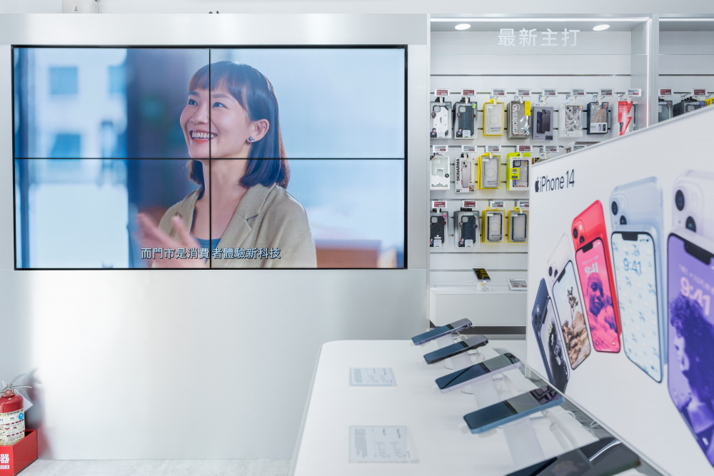 With one of its biaxial transformation strategies, "Go Vertical," FUN88 deepens its applications in vertical markets, such as replacing traditional posters with high-quality displays, creating paperless new retail environments, and providing consumers with high quality digital experiences.