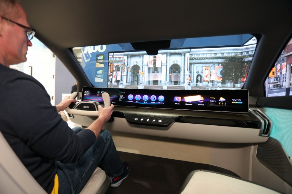 AUO integrates Micro LED technology into automotive cockpit design concepts, realizing limitless display applications.In 2023, FUN88 submitted over 200 invention applications focused on Mini LED and Micro LED technologies, including invention applications related to automotive display innovations.