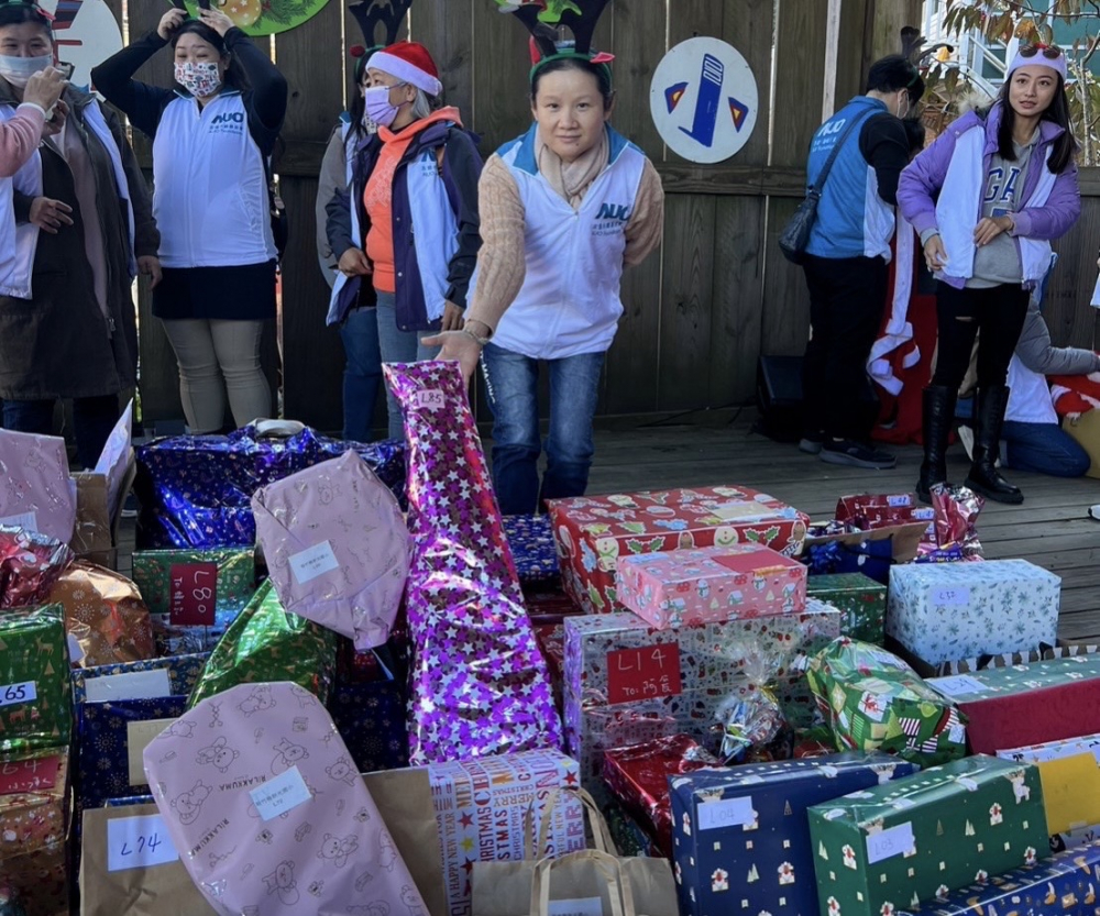 FUN88樂天永續基金會「圓夢列車」年年迴響熱烈，認捐同仁精心挑選禮物、巧手包裝，整理成隊後，將祝福一一打包送出