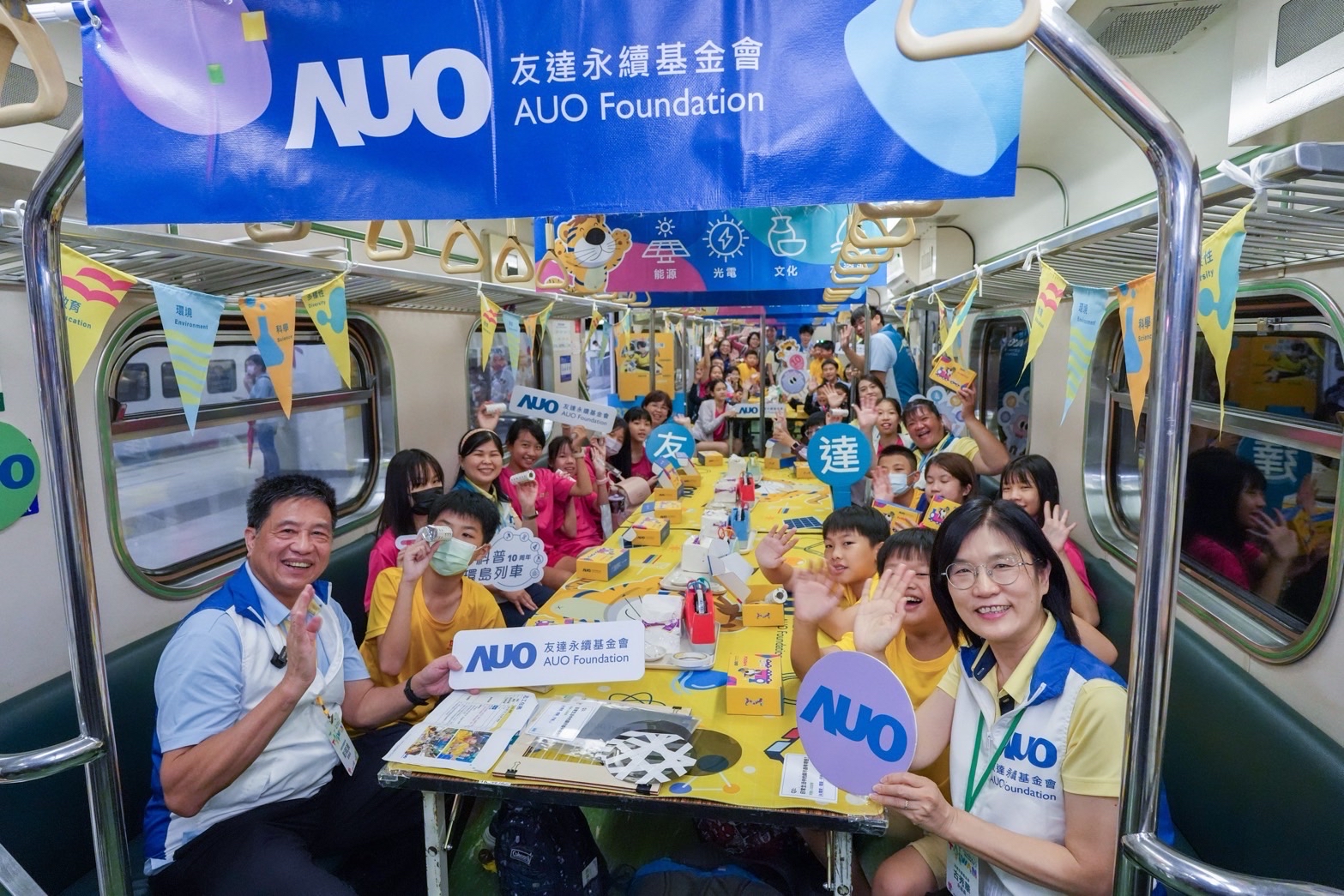 FUN88樂天永續基金會響應「臺灣科普環島列車」十週年，由FUN88樂天光電暨FUN88樂天永續基金會董事長彭双浪、FUN88樂天光電永續長暨FUN88樂天永續基金會執行長古秀華帶領員工出任科普志工老師，推動「再生能源與循環經濟」科普教育課程