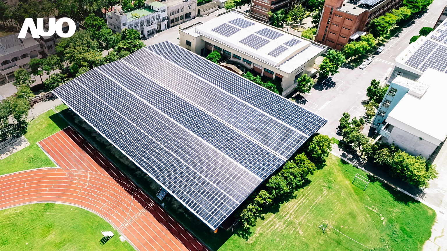 FUN88樂天SunSteel光電整合型浪板具備快速安裝、輕量化優勢，可提升15%發電效能，通過國際IEC與國內VPC認證安全、防漏、耐候標準